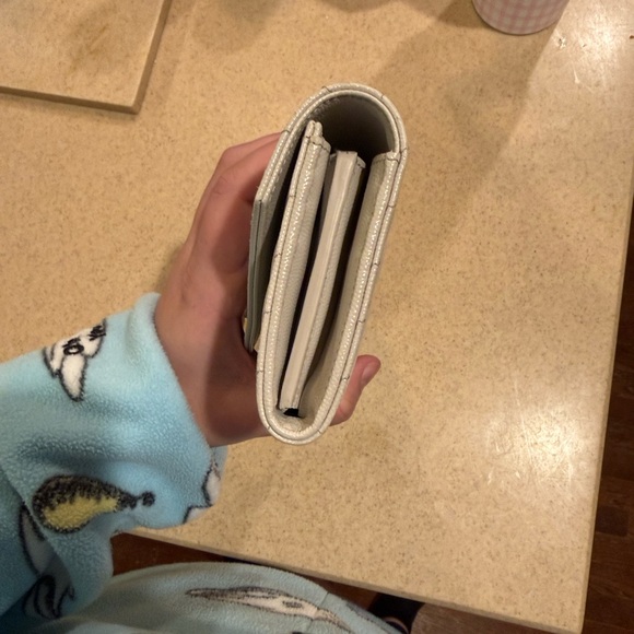 Yves Saint Laurent Quilted Silver Wallet - Picture 5 of 9